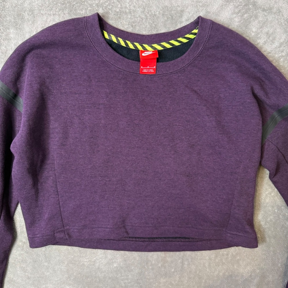 Nike Track & Field Purple Cropped Sweatshirt‎ Cozy Fleece Pullover Boxy Size M - Picture 10 of 13